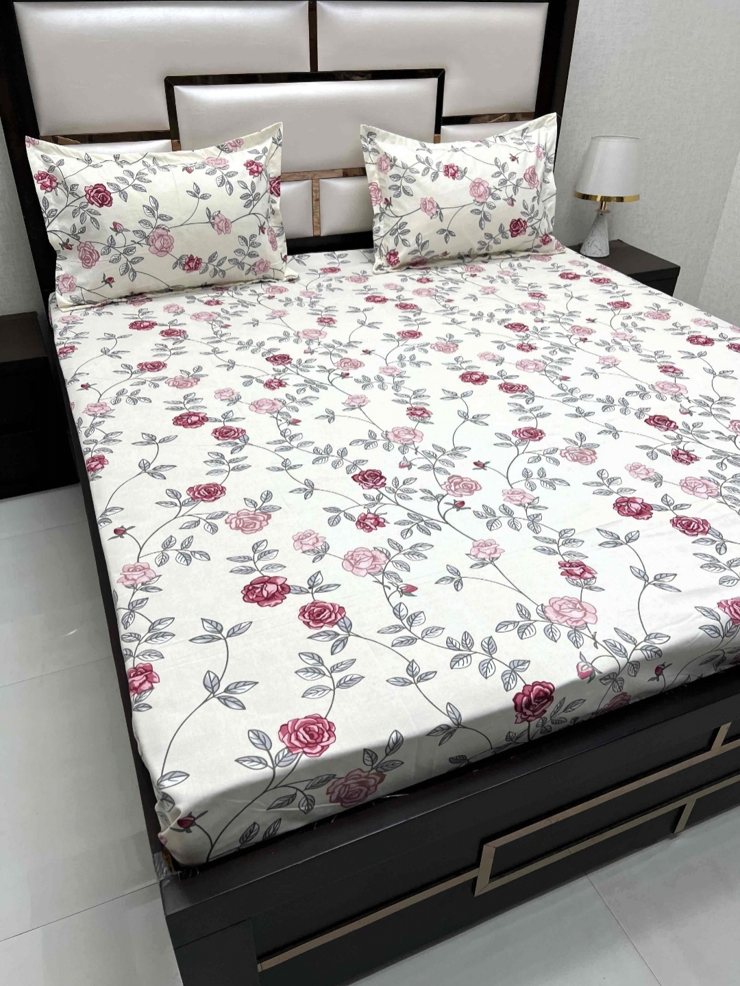 

Pure Decor Queen Size Double Bed Bedsheet With 2 Pillow Covers 90in X 100in,228cm X 254cms, White