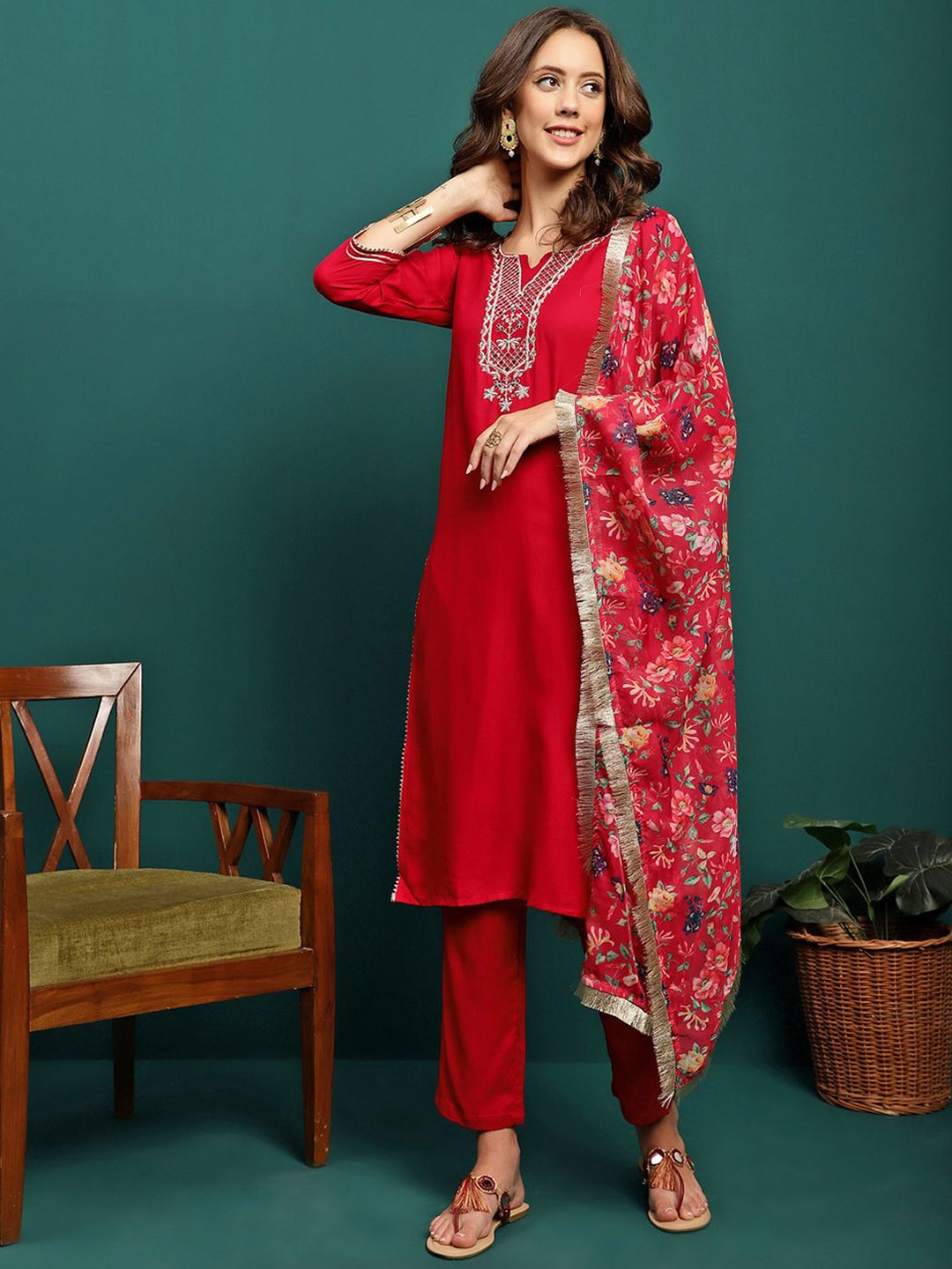 

BANDIA Floral Yoke Design Zari Straight Kurta With Trousers & Dupatta, Fuchsia