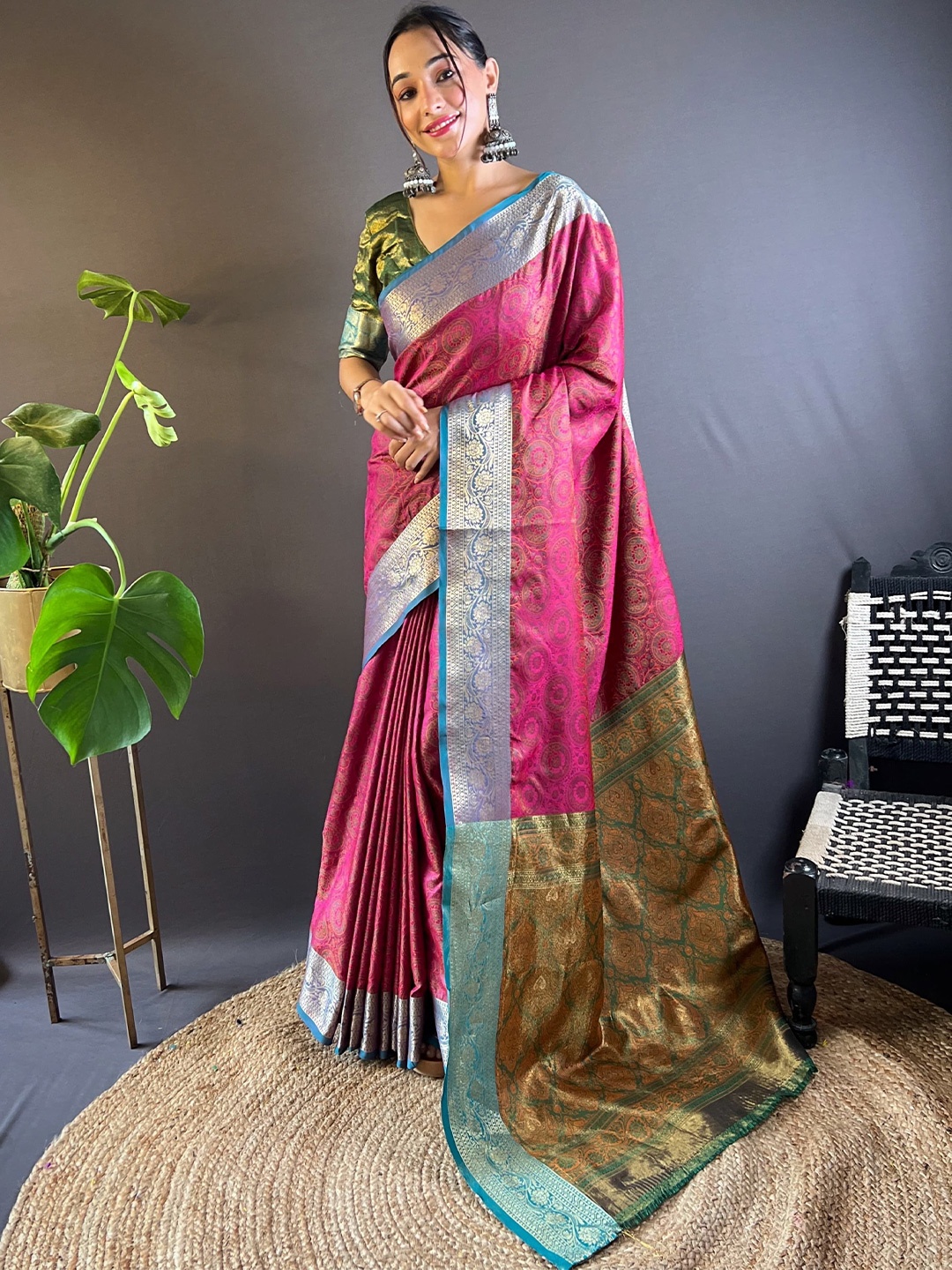 

SGF11 Woven Design Zari Saree, Pink
