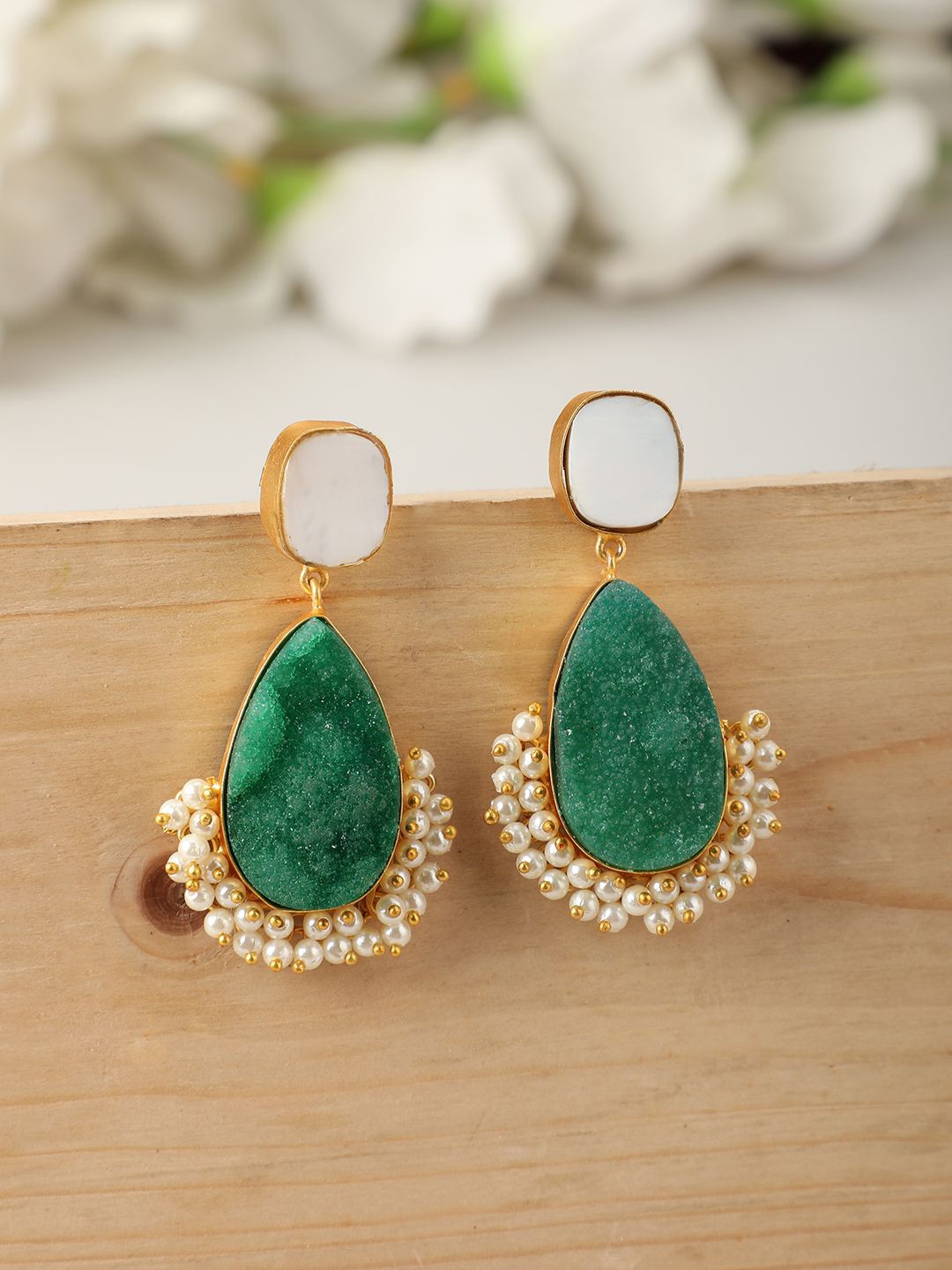 

MODE MANIA Gold-Plated Kundan Studded & Beaded Contemporary Drop Earring
