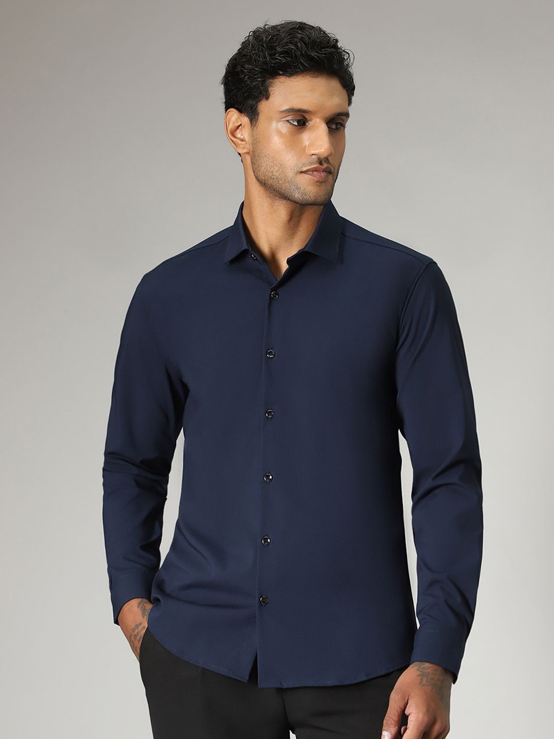 

RARE RABBIT Men Comfort Spread Collar Solid Cotton Casual Shirt, Navy blue