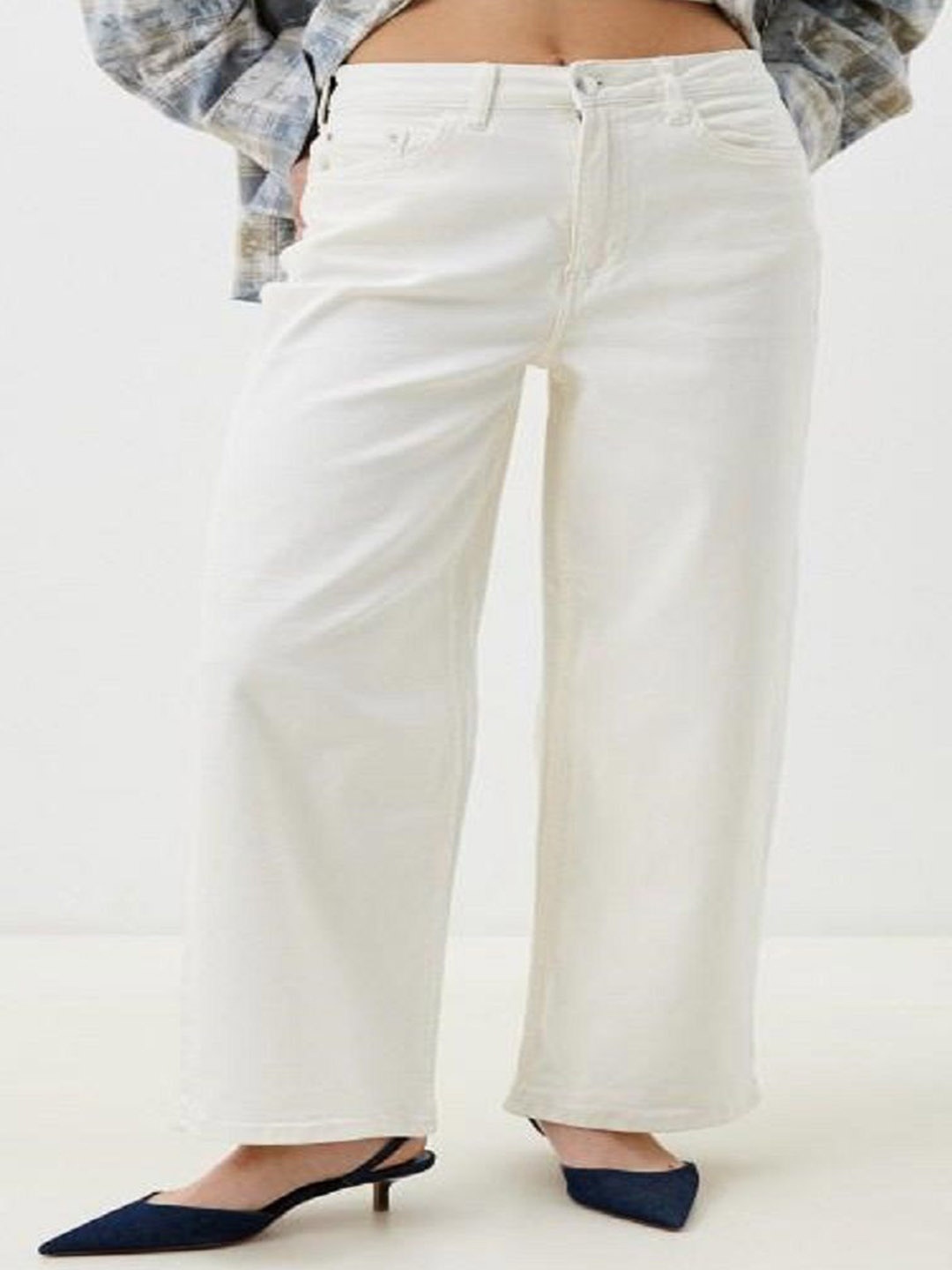 

Perfect Outlet Women Straight Fit High-Rise Stretchable Jeans, White