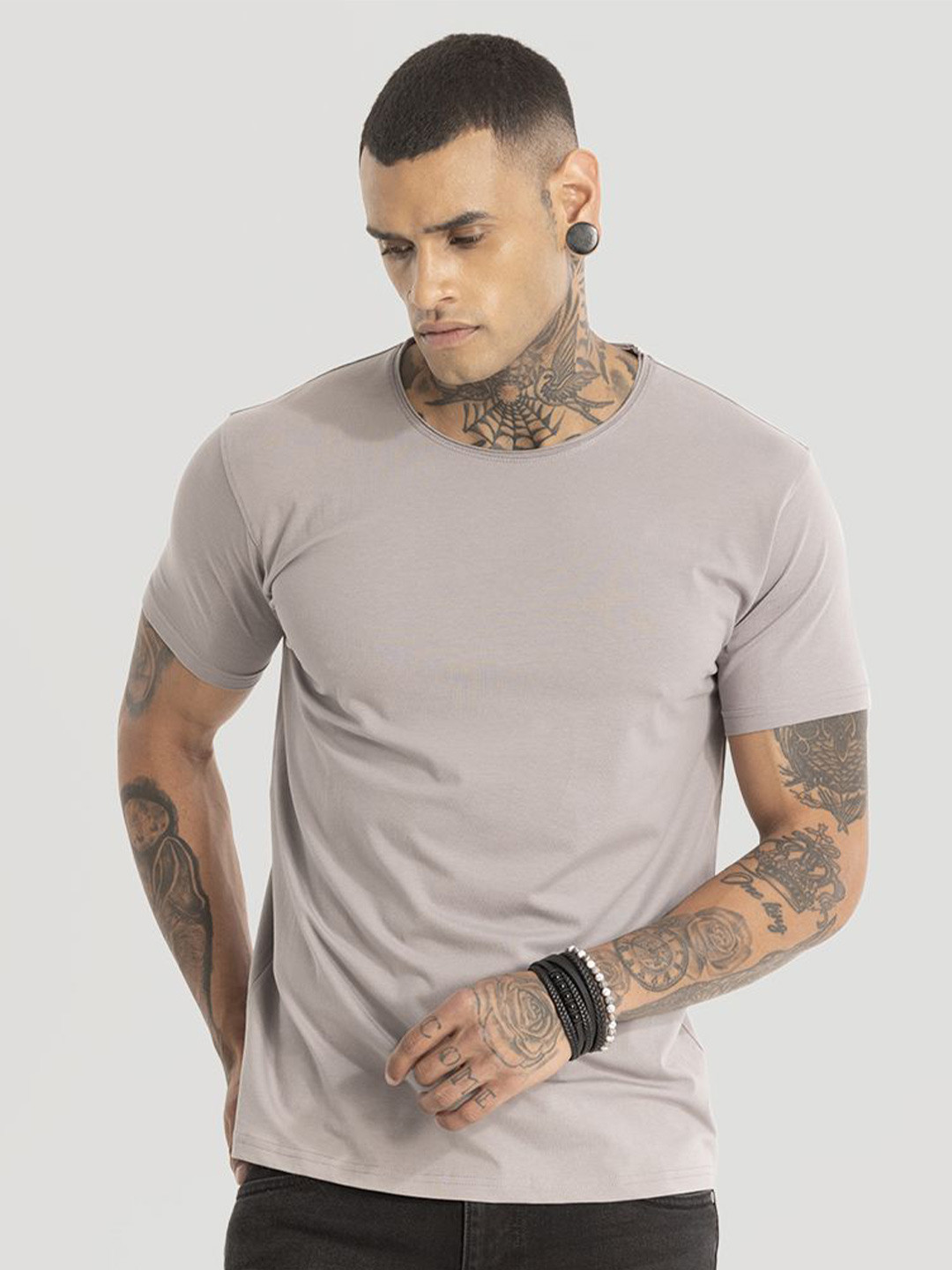 

Snitch Men Solid Round Neck Cotton Slim Fit T-Shirt, Grey