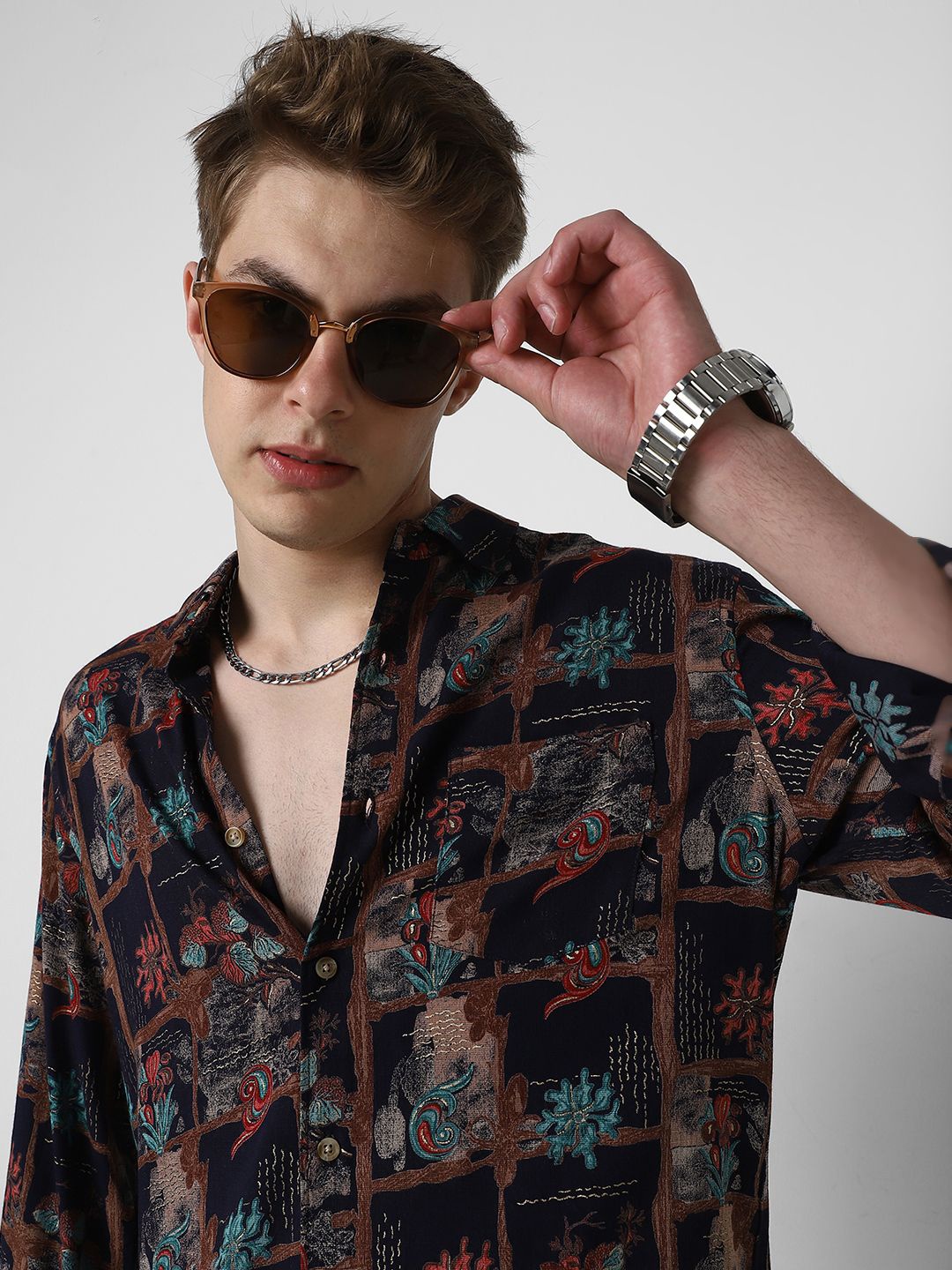 

VASTRADO Men Classic Cutaway Collar Floral Printed Slim Fit Casual Shirt, Black