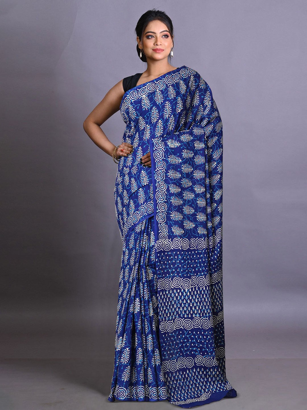 

Unnati Silks Ethnic Motifs Pure Cotton Handloom Block Print Saree, Navy blue