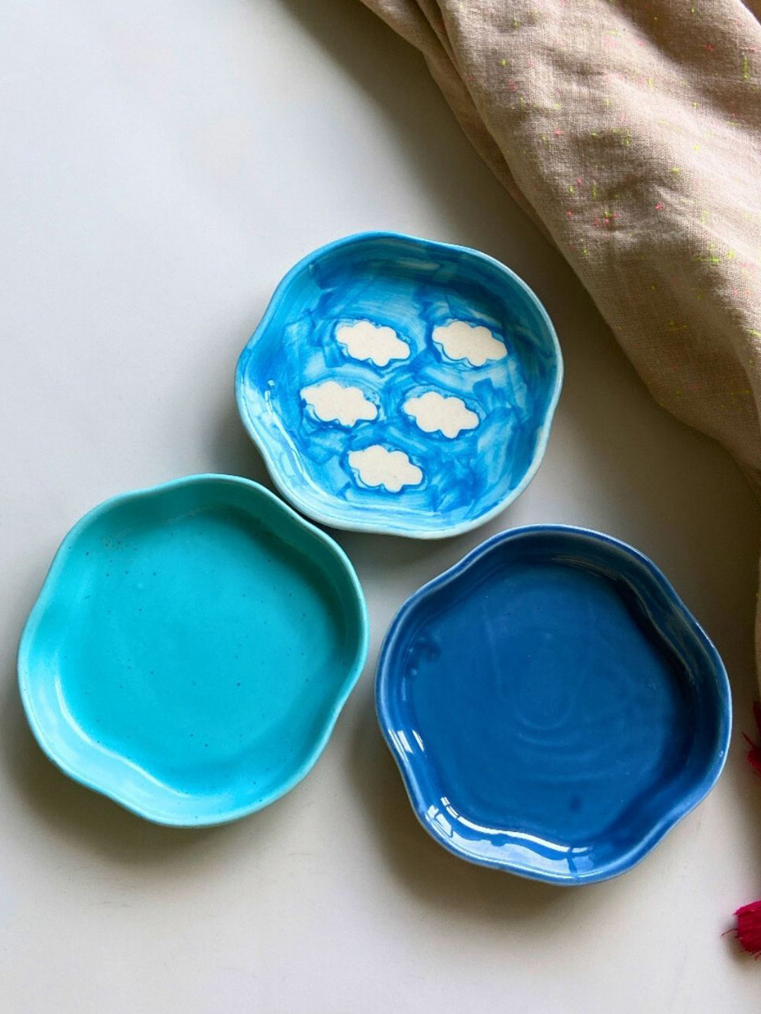 

WEAVING HOMES Blue & White 3 Pieces Printed Ceramic Dessert Plates