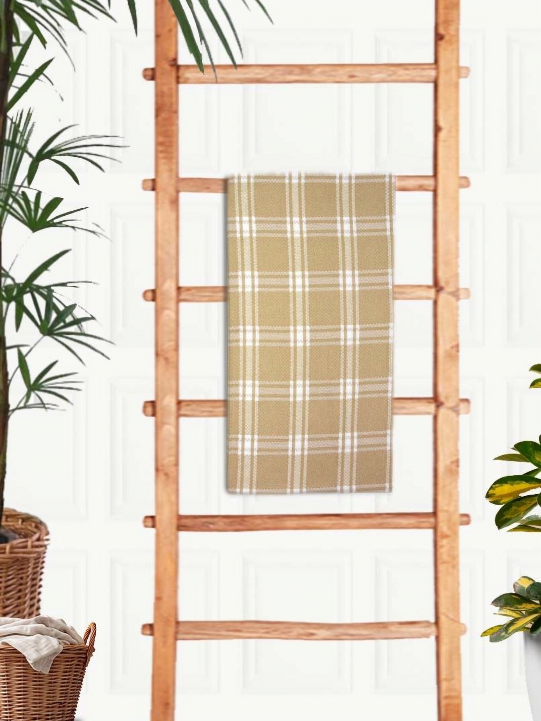 

Aura Yellow & White Printed Cotton 210 GSM Bath Towel