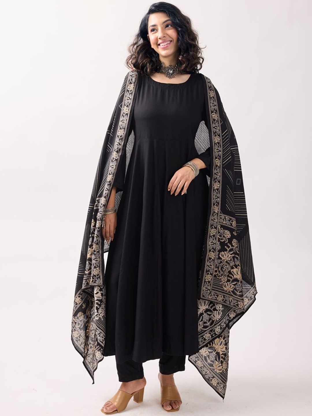 

TOOCHKI Women Round Neck Round Plain Kurti Pant With Printed Dupatta, Black