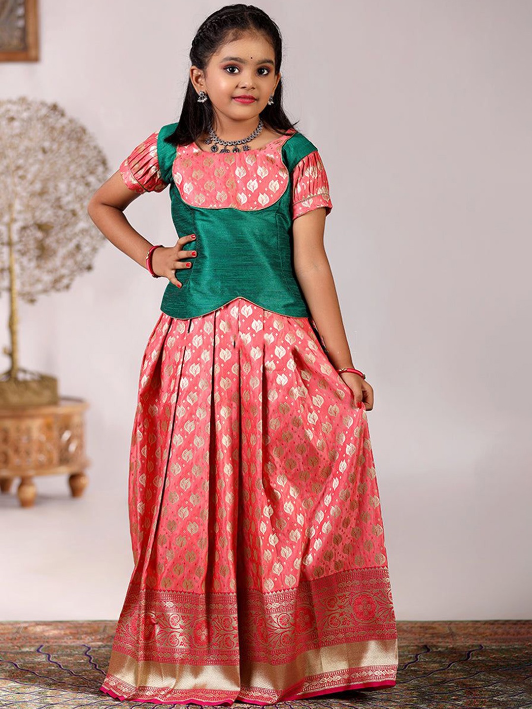

SHIVANGI clothing Girls Lehenga Choli, Peach