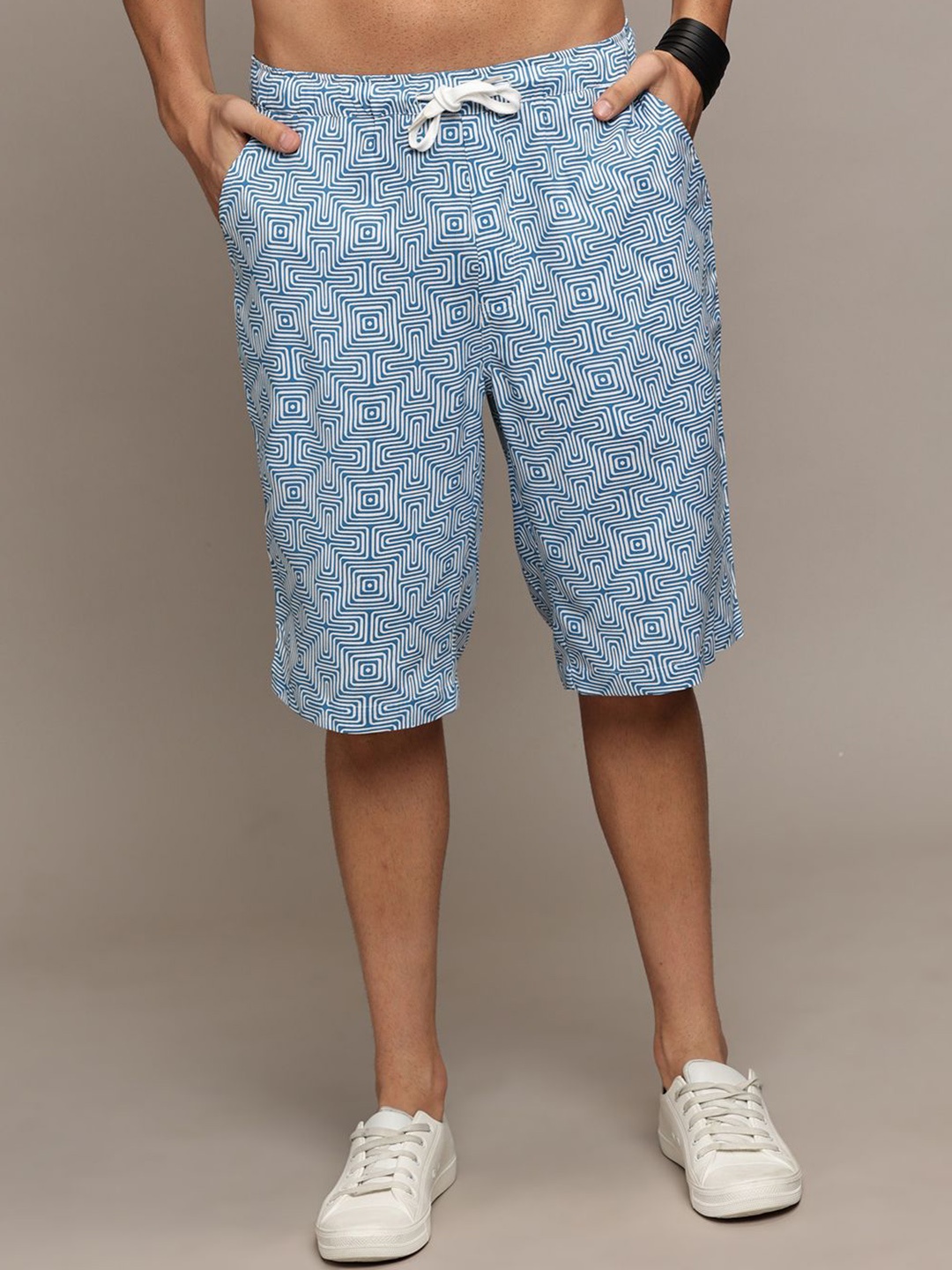 

The Roadster Abstract Lifestyle Co Printed Mid Rise Shorts, Blue