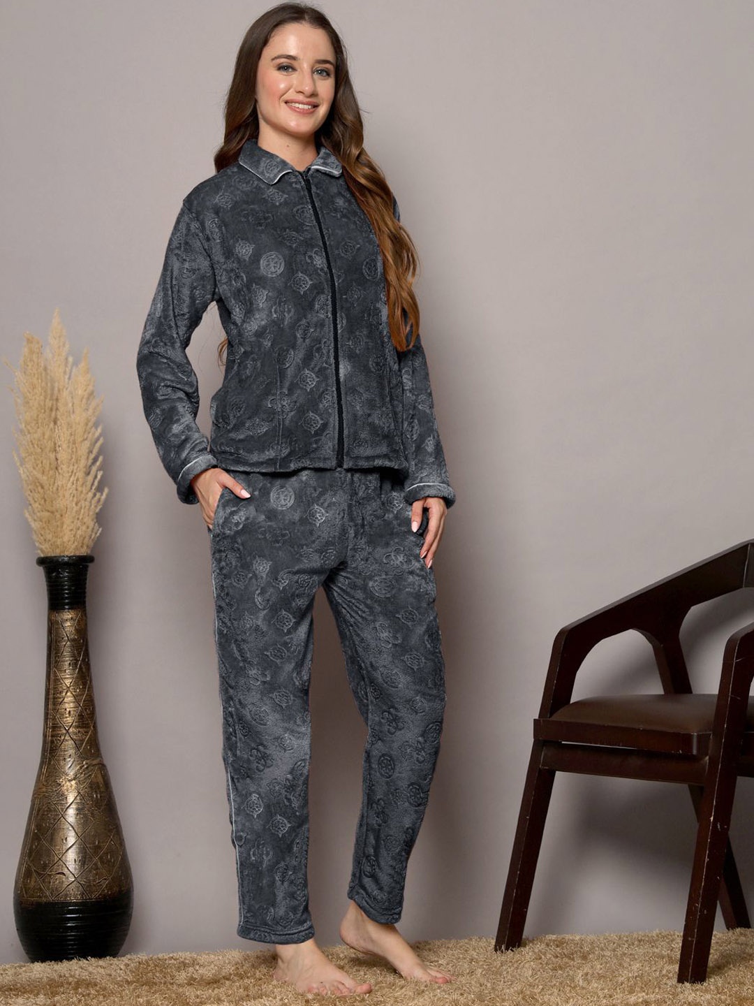 

FABINALIV Geometric Embossed Zip Closure Winter Night Suit, Grey