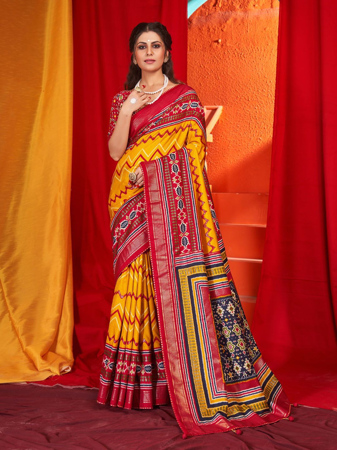 

Meena Bazaar Geometric Printed Art Silk Saree, Yellow