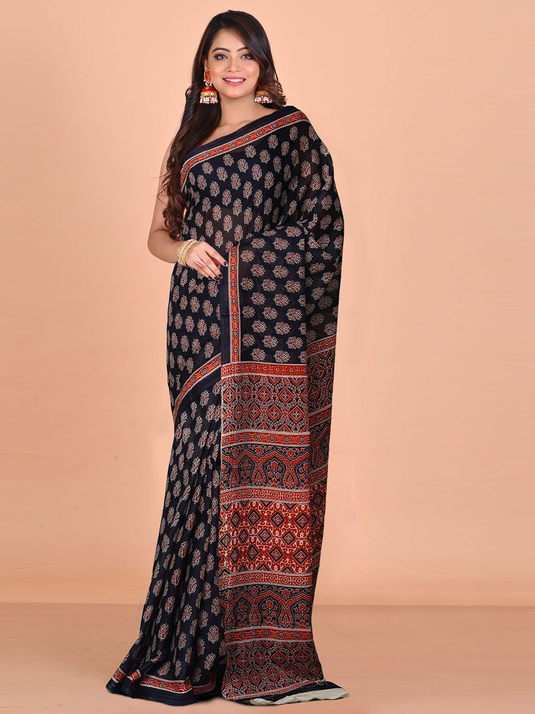 

Unnati Silks Ethnic Motifs Silk Cotton Handloom Block Print Saree, Black
