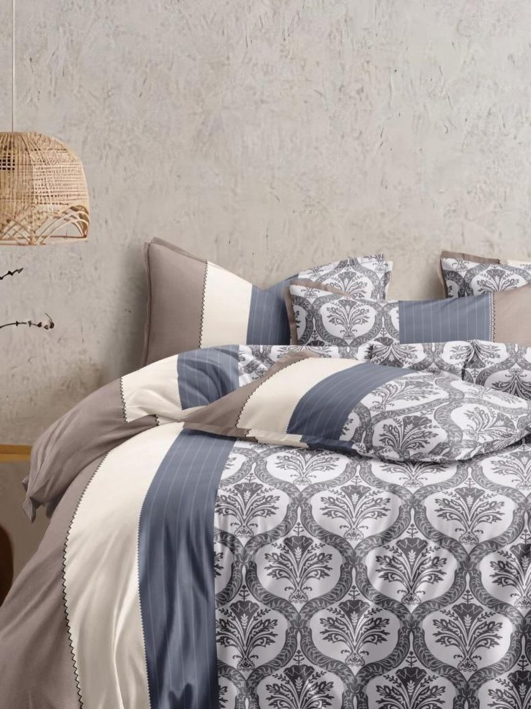 

Ariana Grey & White Ethnic Motifs Microfiber 144 TC King Bedsheet with 2 Pillow Covers