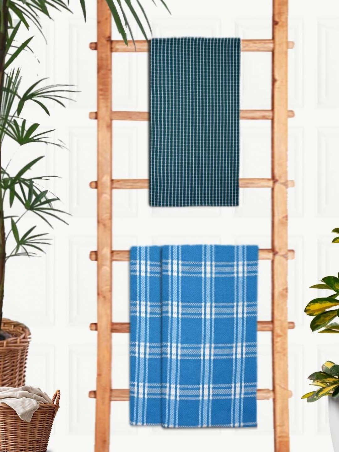 

Aura Blue & White 3 Pieces Printed Cotton 210 GSM Bath Towels
