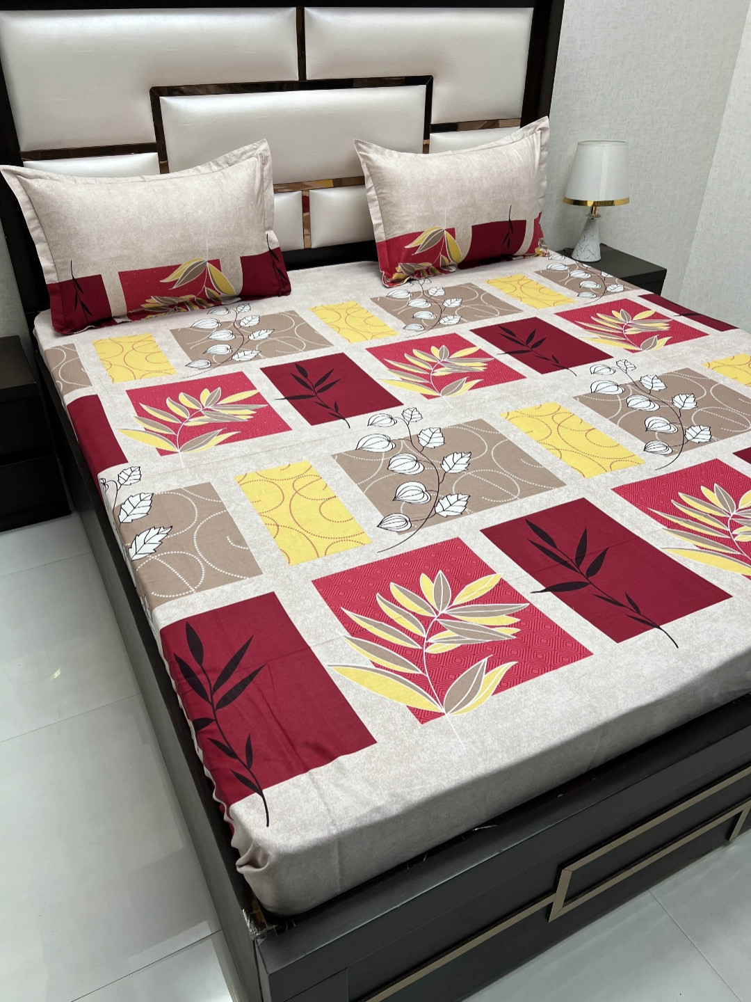 

Pure Decor Passion Fur Off White & Red Floral 260 TC Queen Bedsheet With 2 Pillow Covers