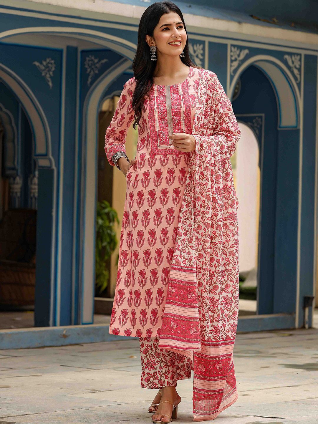 

Anouk Floral Printed Regular Gotta Patti Straight Kurta with Trousers & Dupatta, Pink