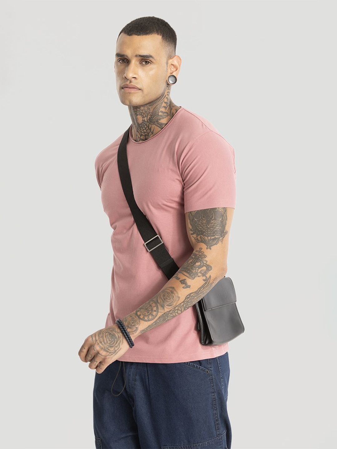 

Snitch Men Solid Round Neck Cotton Slim Fit T-Shirt, Pink