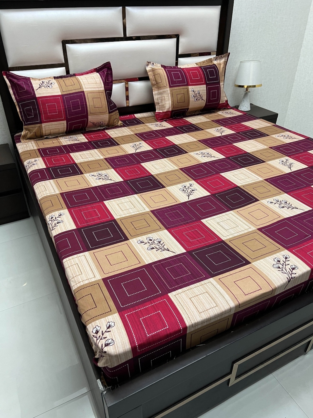 

Pure Decor Passion Fur Maroon & Beige Floral 260 TC Queen Bedsheet With 2 Pillow Covers