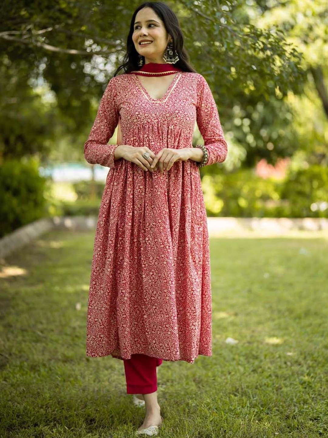 

GoSriKi Floral Printed A-Line Kurta with Trousers & Dupatta, Pink