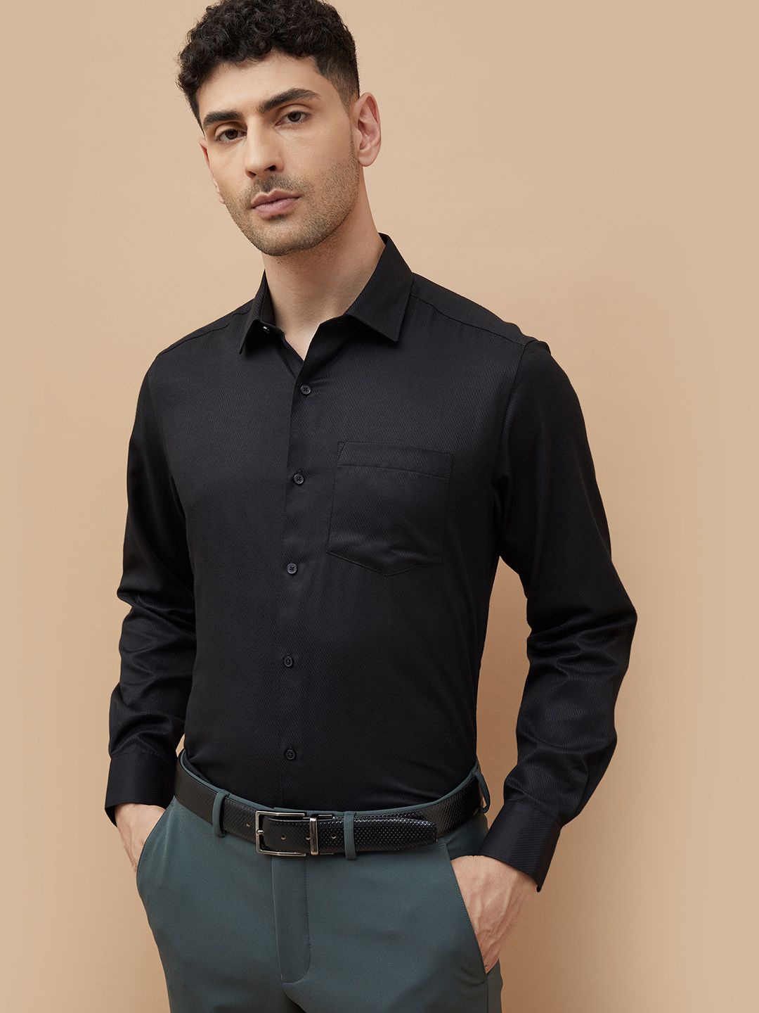 

CODE by Lifestyle Men Cutaway Collar Solid Cotton Casual Shirt, Black