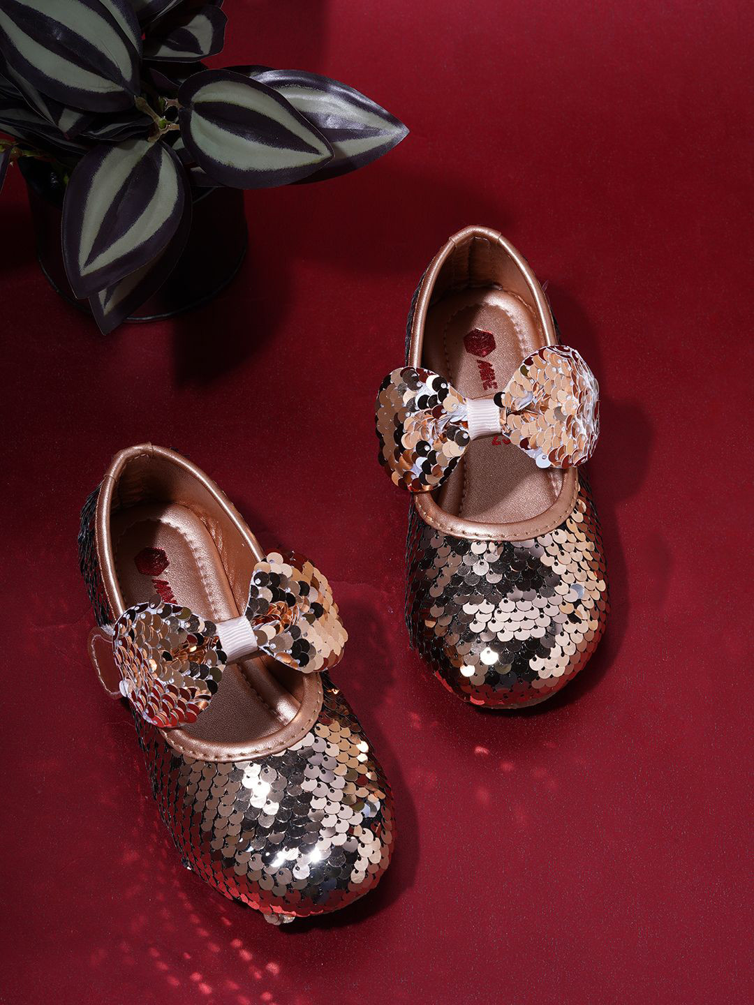 

Minesole Girls PU Flatforms, Rose gold