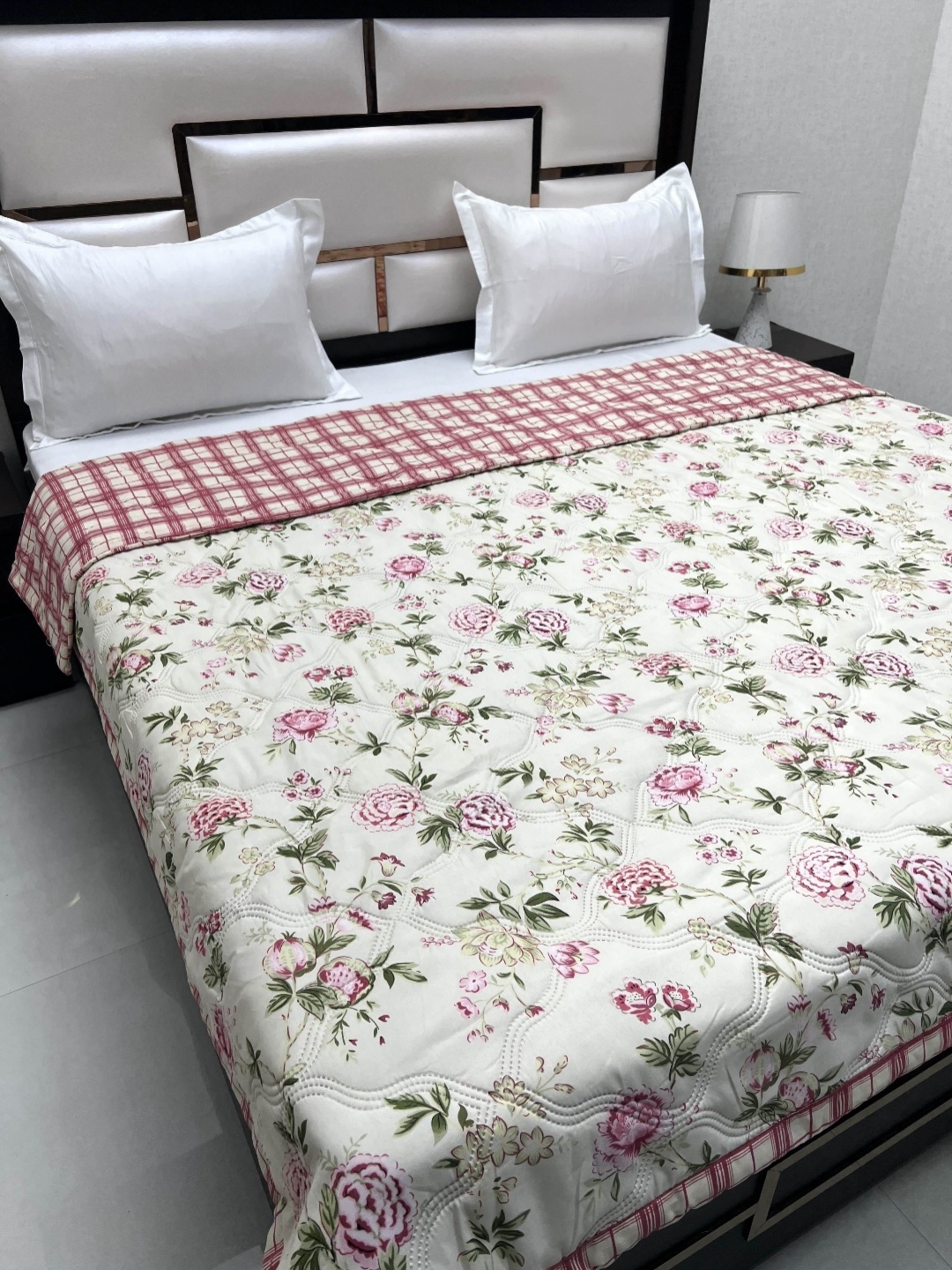

Pure Decor Doze White & Pink Floral AC Room 300 GSM Double Bed Reversible Comforter