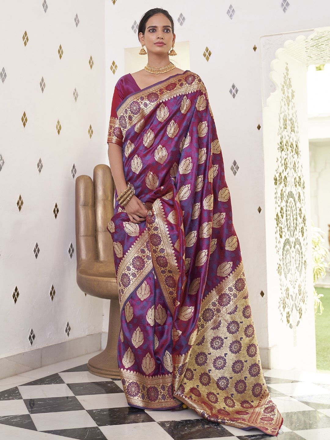 

Mitera Woven Design Zari Satin Banarasi Saree, Magenta