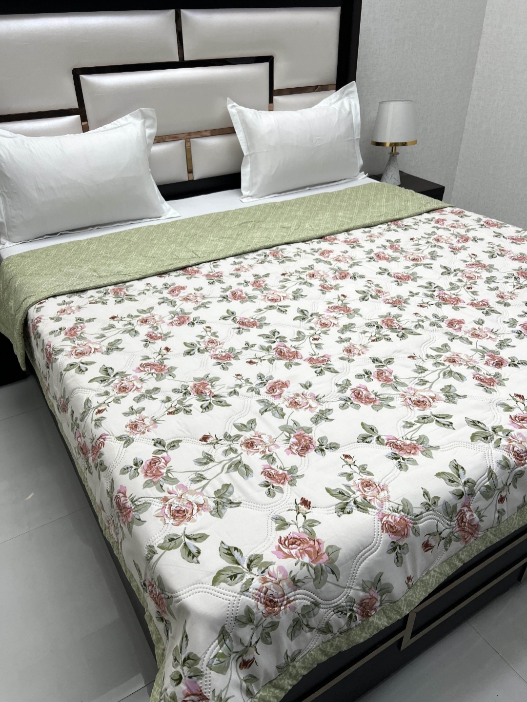 

Pure Decor Doze Green & Pink Floral Printed 300 GSM Double Bed Reversible Comforter