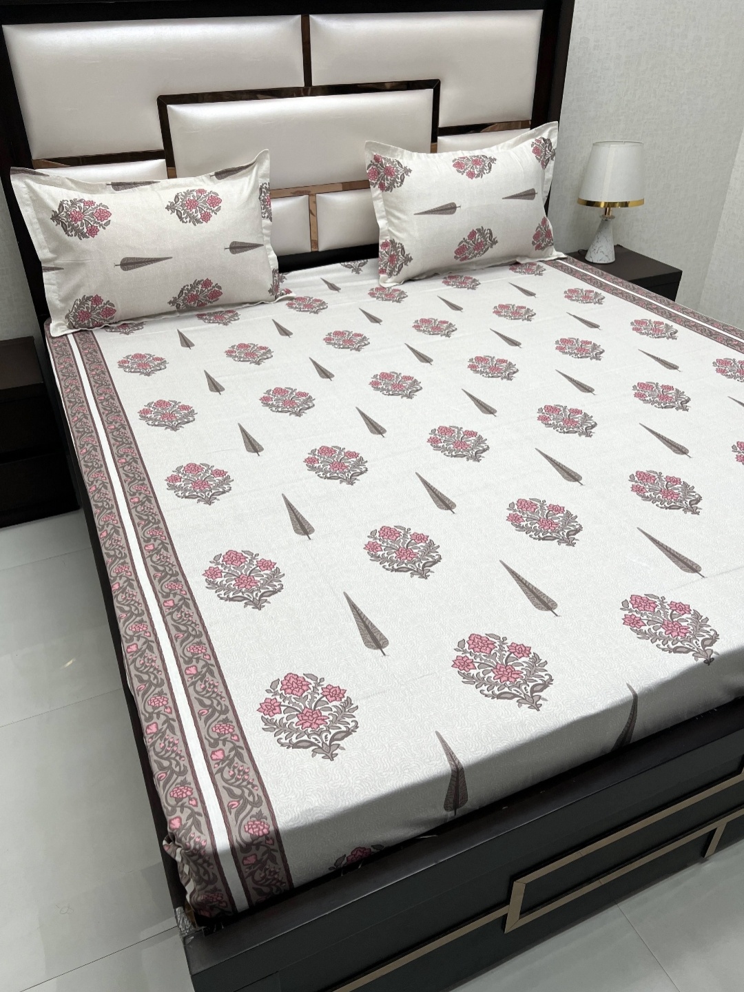 

Pure Decor Royal Passion White Ethnic Motifs 350 TC Queen Bedsheet with 2 Pillow Covers, Pink