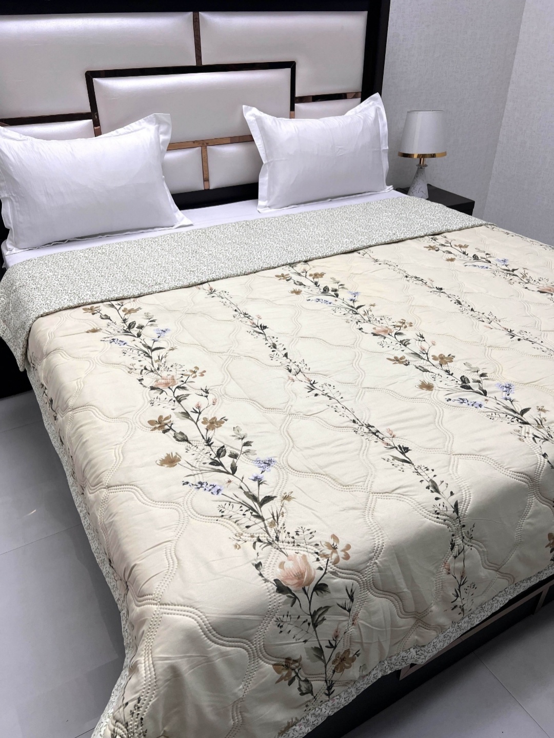 

Pure Decor Doze Yellow & Grey Floral AC Room 300 GSM Double Bed Reversible Comforter