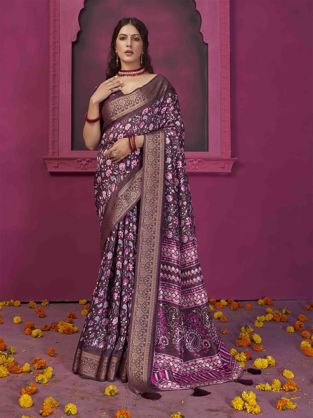 

Ethnielle Floral Zari Silk Blend Saree, Purple