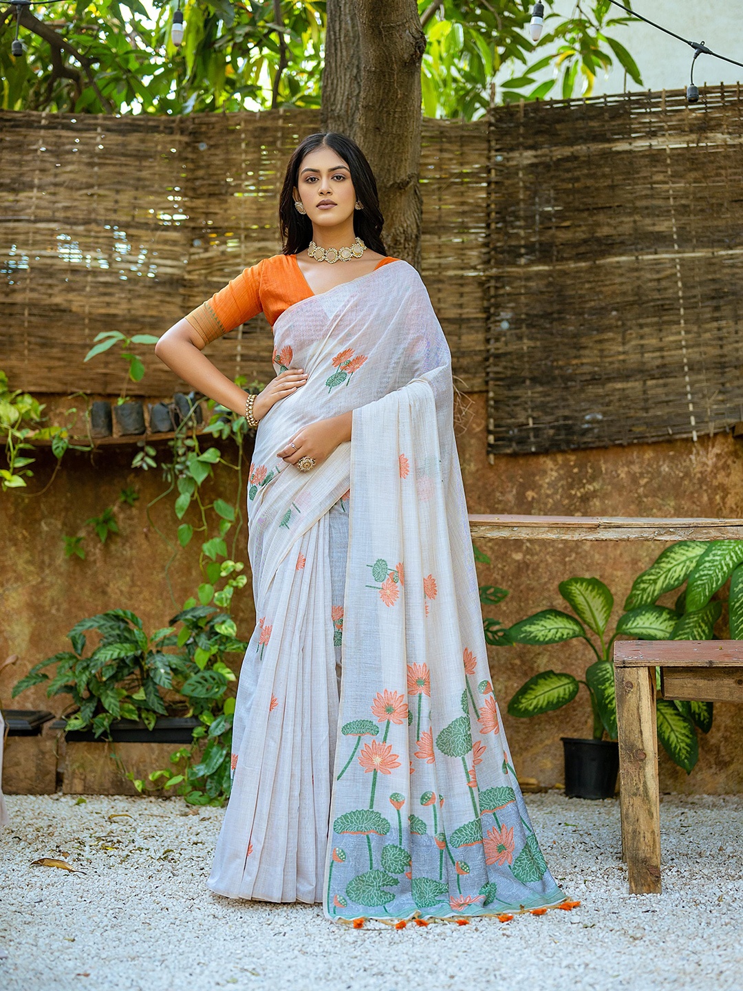 

GAJARAI Floral Muga Saree, White