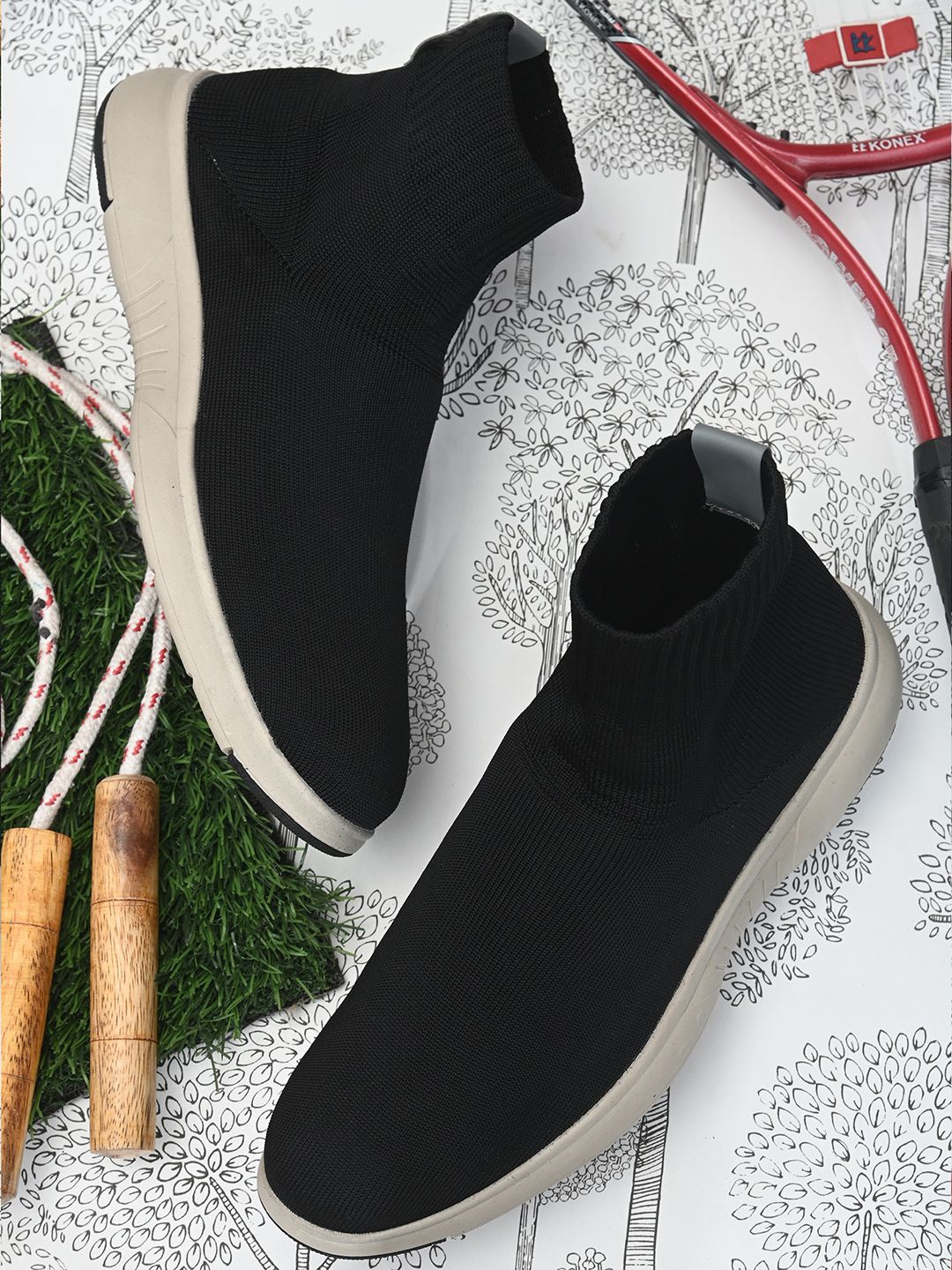 

ESMEE Men Slip-On Sneakers, Black