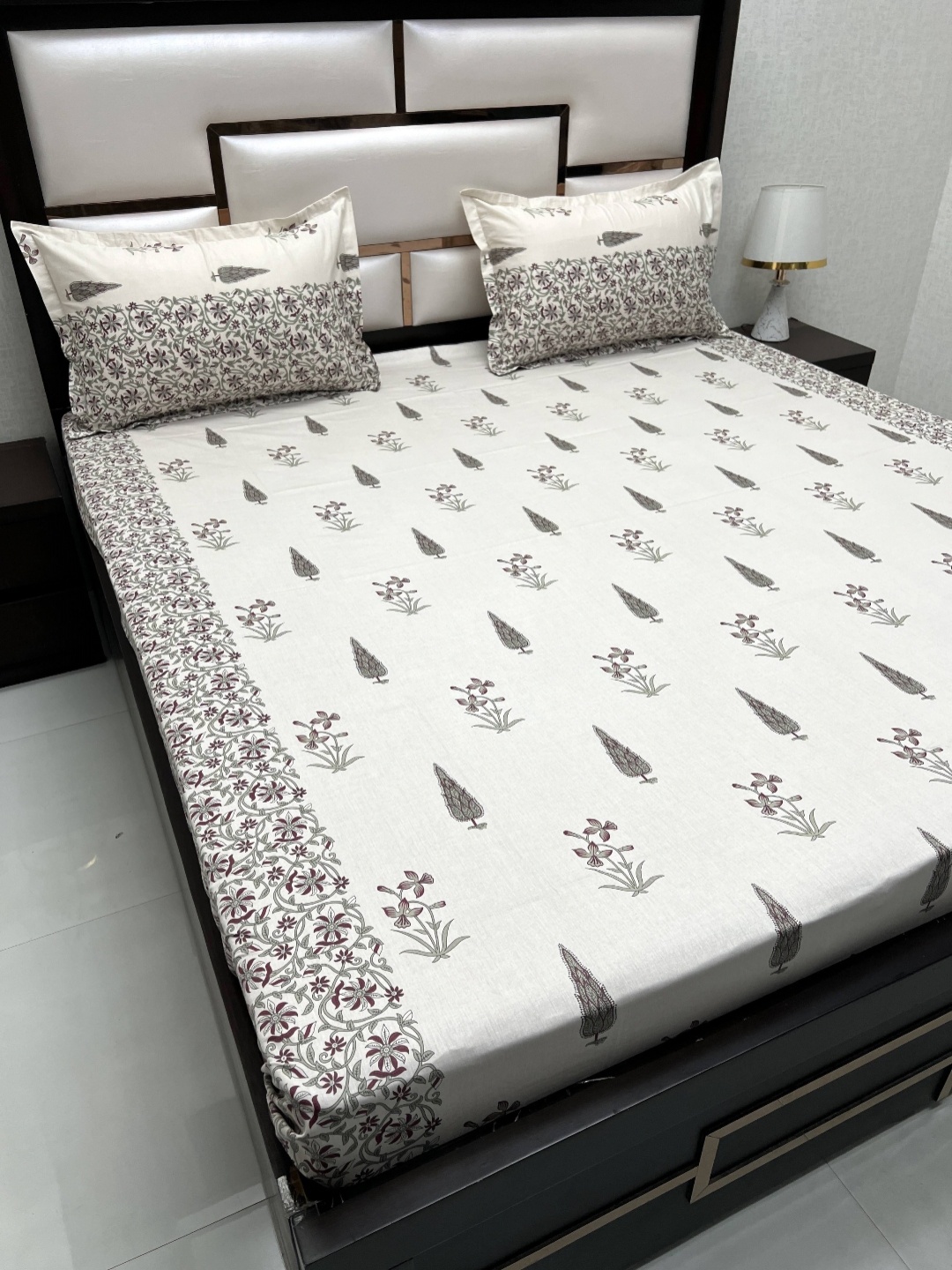 

Pure Decor Royal Passion White Ethnic Motifs 350 TC Queen Bedsheet with 2 Pillow Covers, Cream