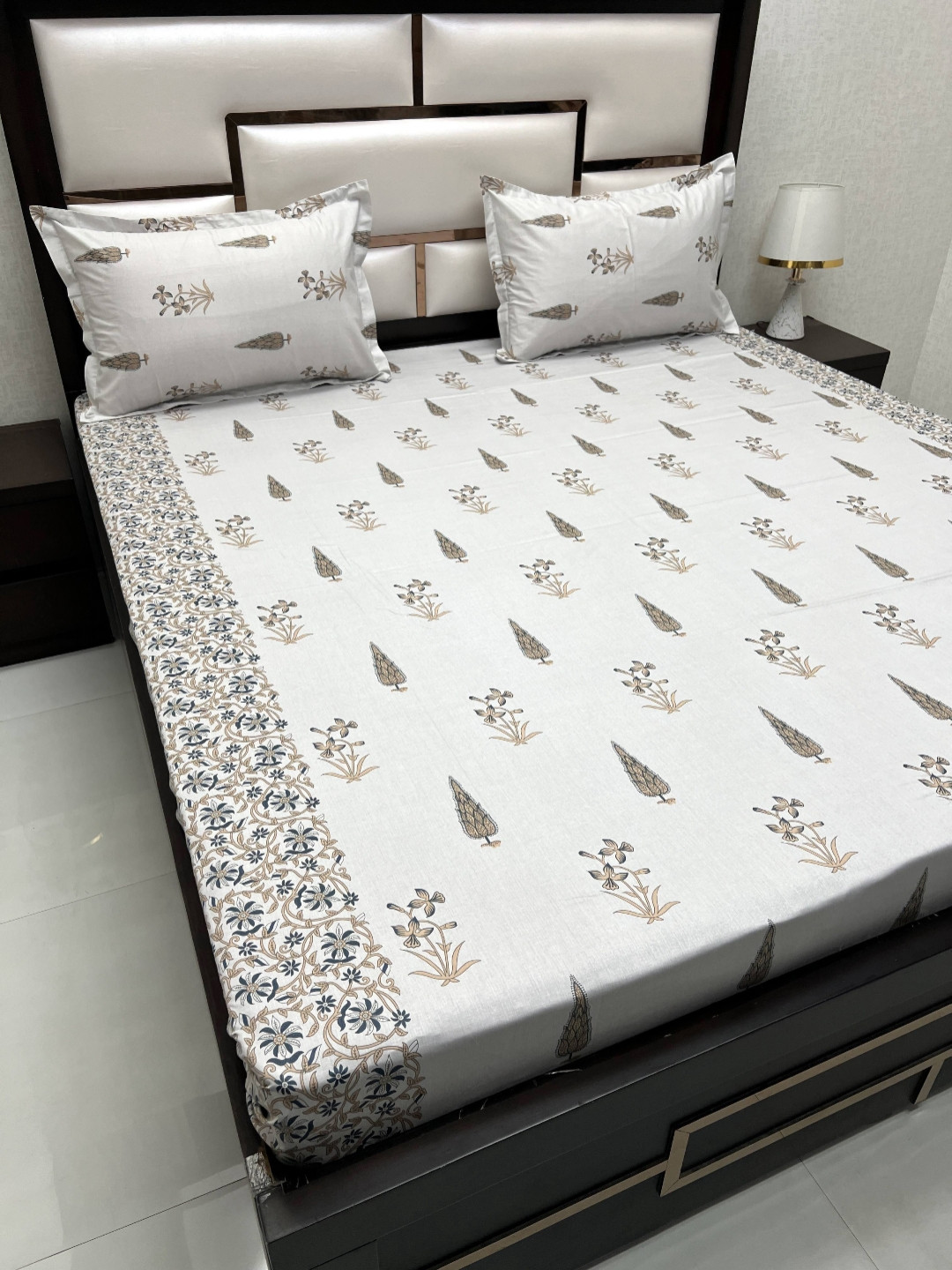 

Pure Decor Passion Grey & White Ethnic Motifs 350 TC Queen Bedsheet with 2 Pillow Covers