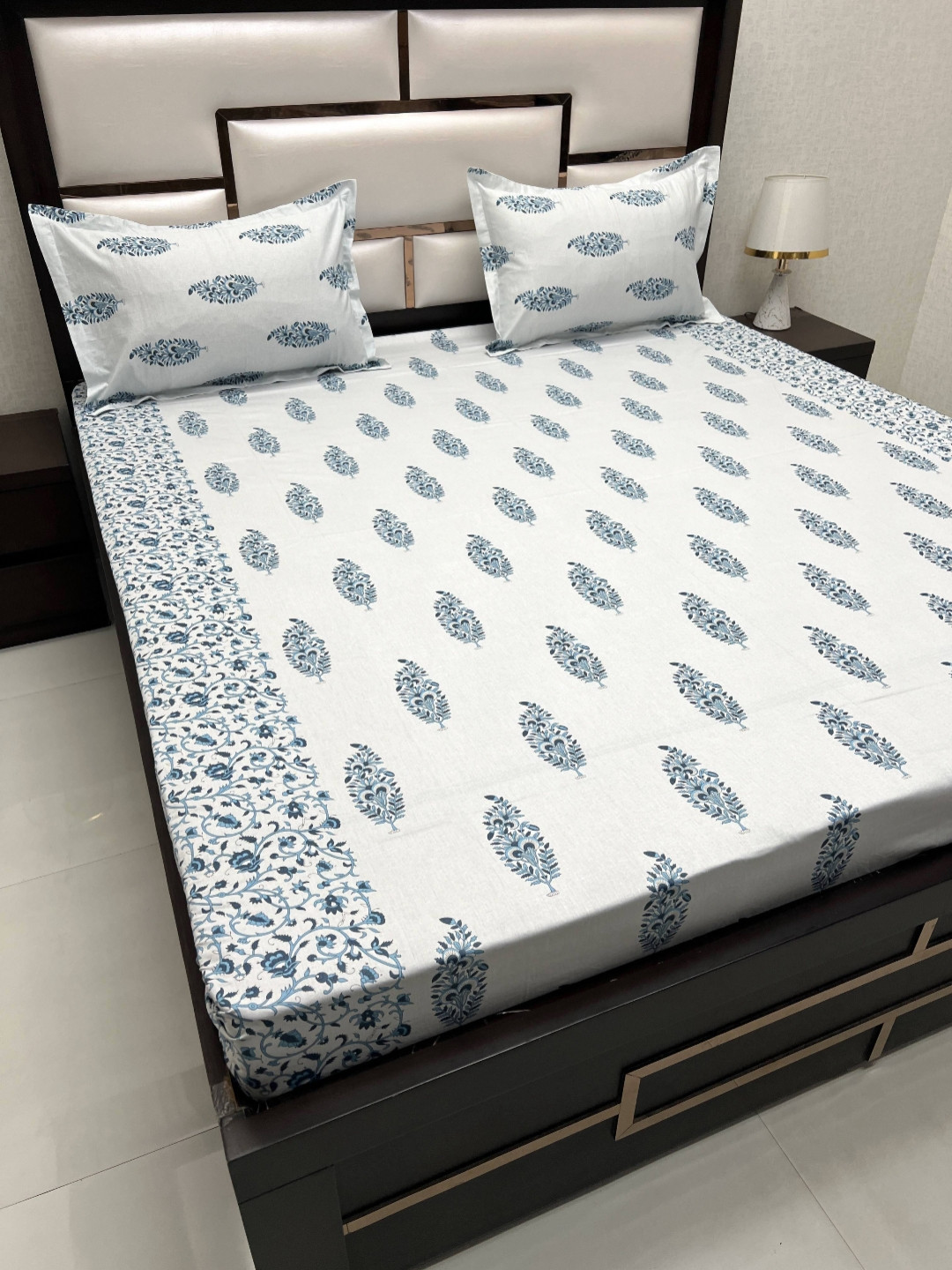 

Pure Decor Royal Passion White Ethnic Motifs 350 TC Queen Bedsheet with 2 Pillow Covers, Blue