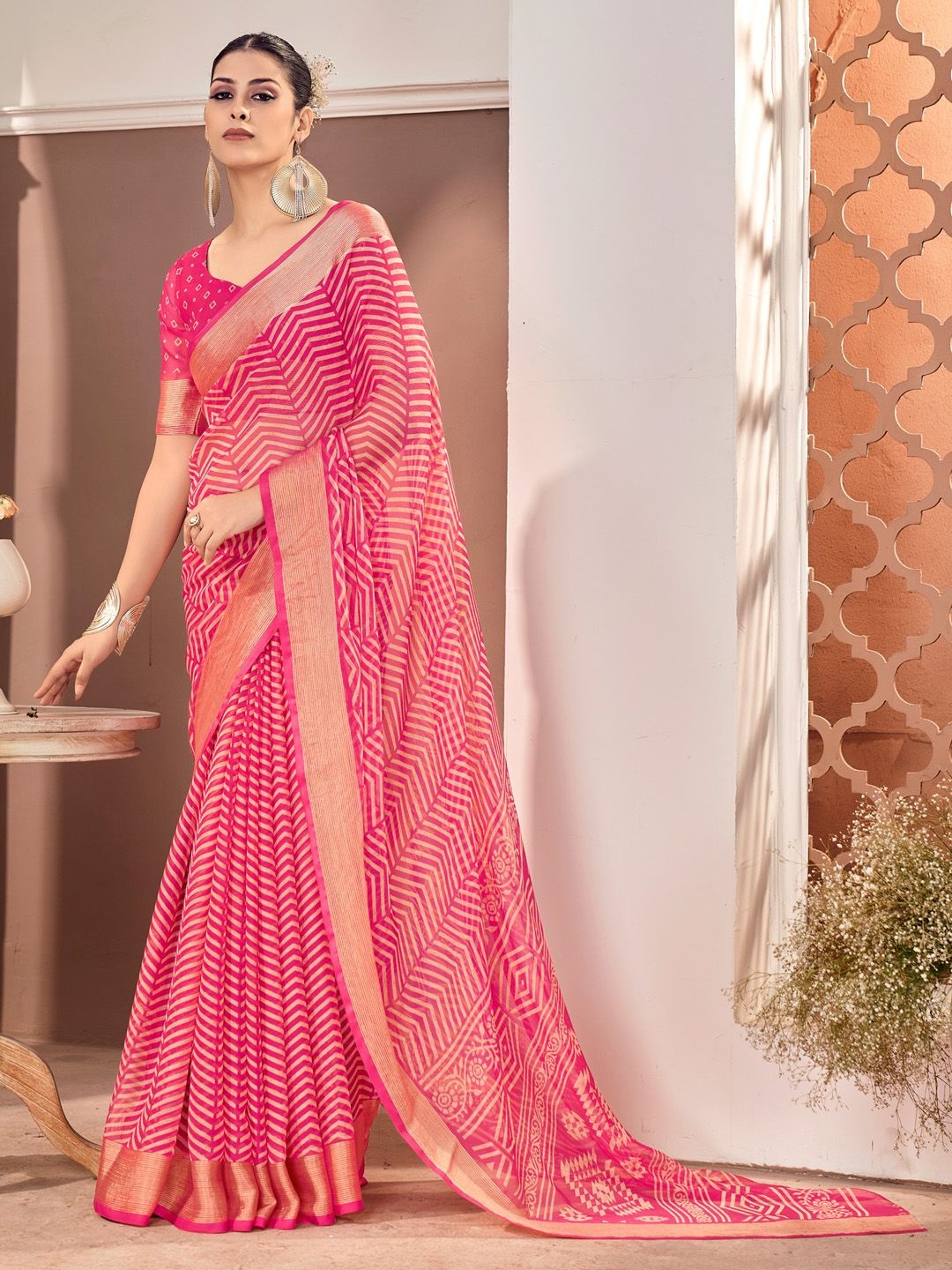 

Saree mall Zari Poly Chiffon Geometric Printed Sarees, Pink