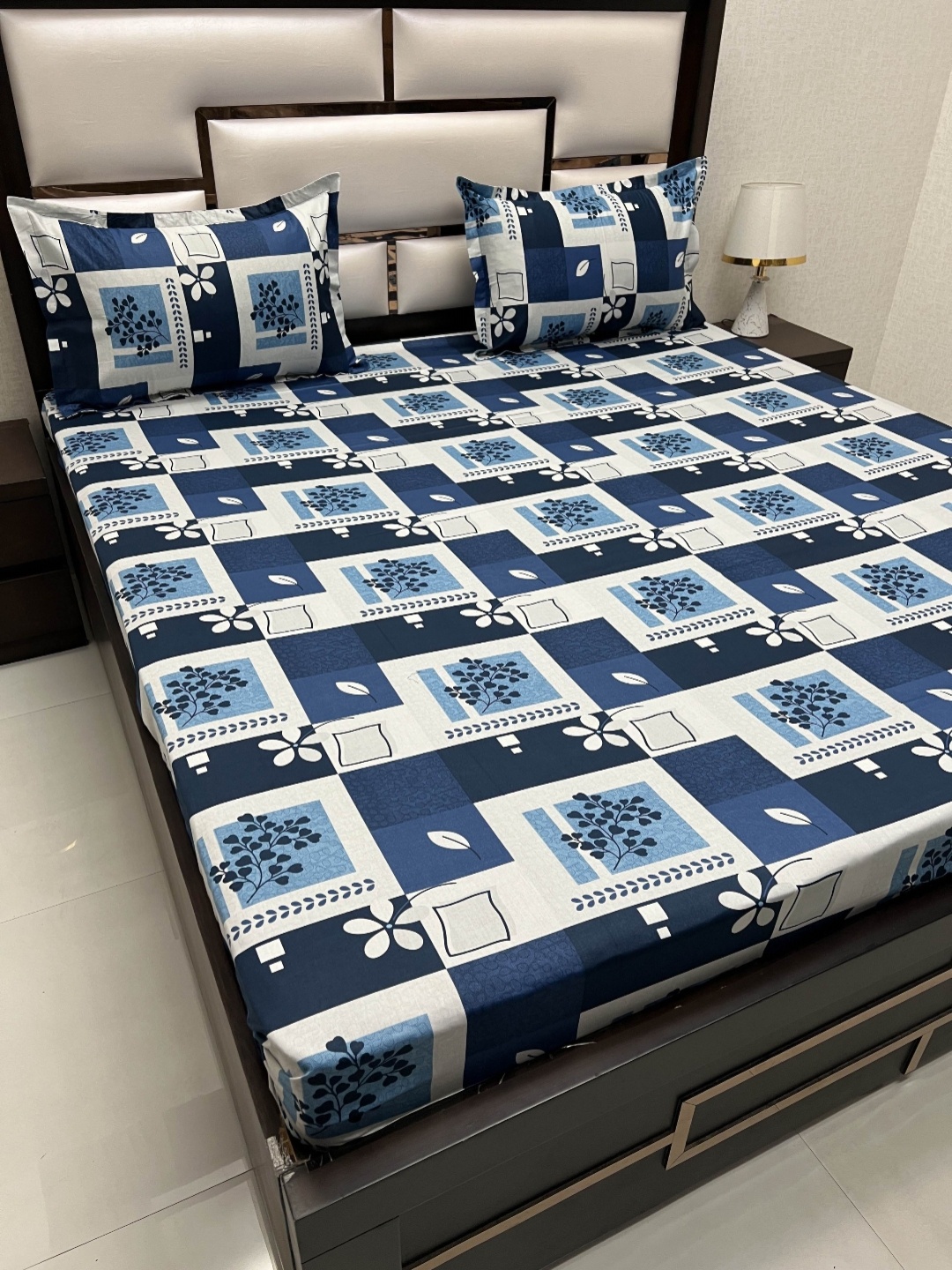 

Pure Decor Passion Fur Blue & White Floral 250 TC Queen Bedsheet with 2 Pillow Covers