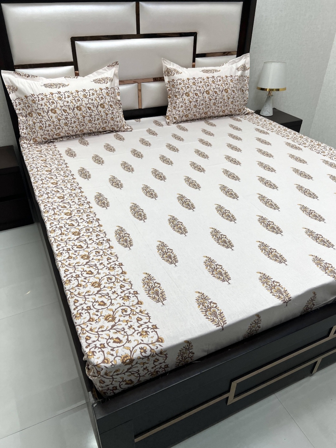 

Pure Decor Royal Passion White Ethnic Motifs 350 TC Queen Bedsheet with 2 Pillow Covers, Brown