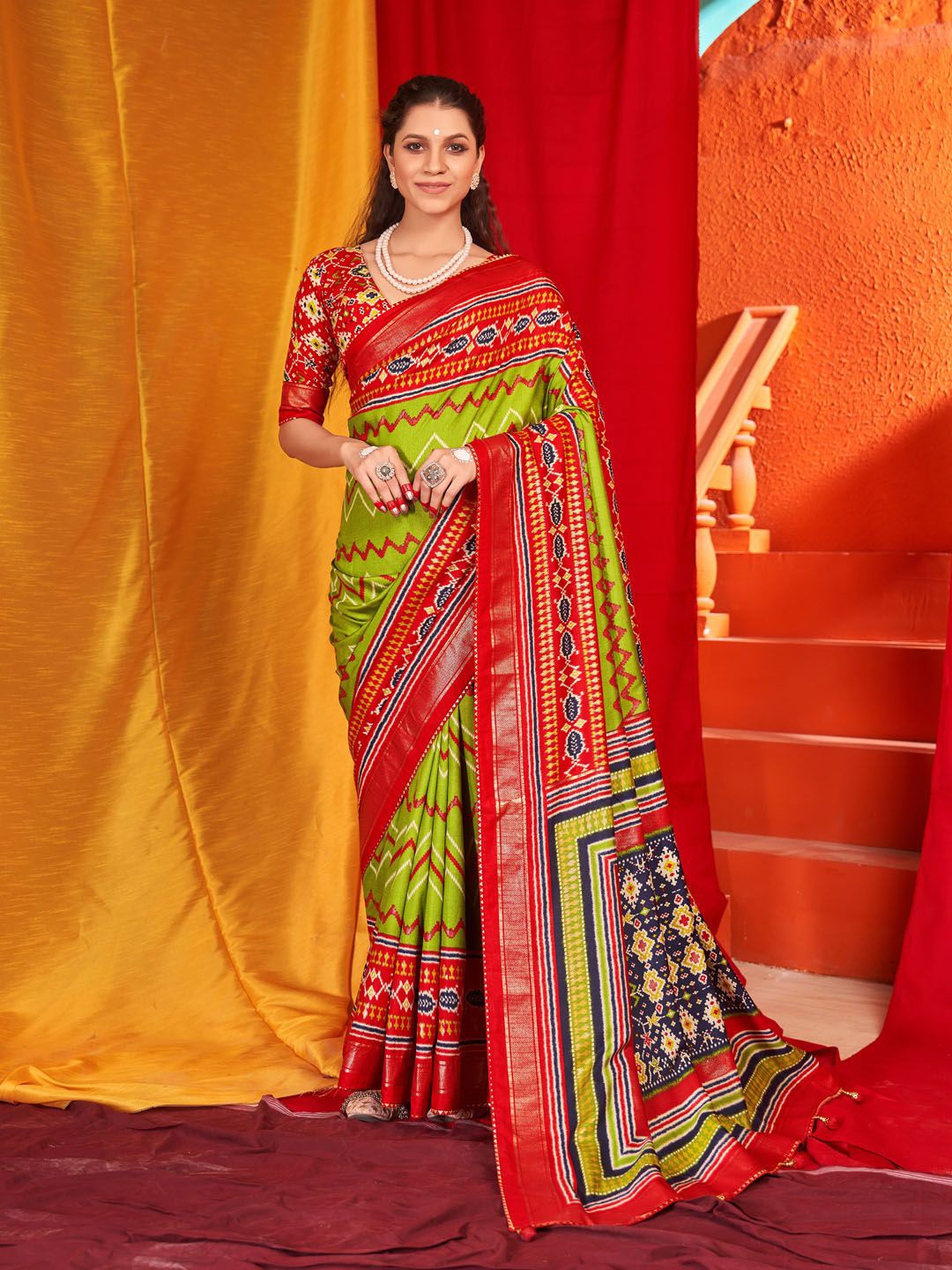 

Meena Bazaar Printed Zari Saree, Green