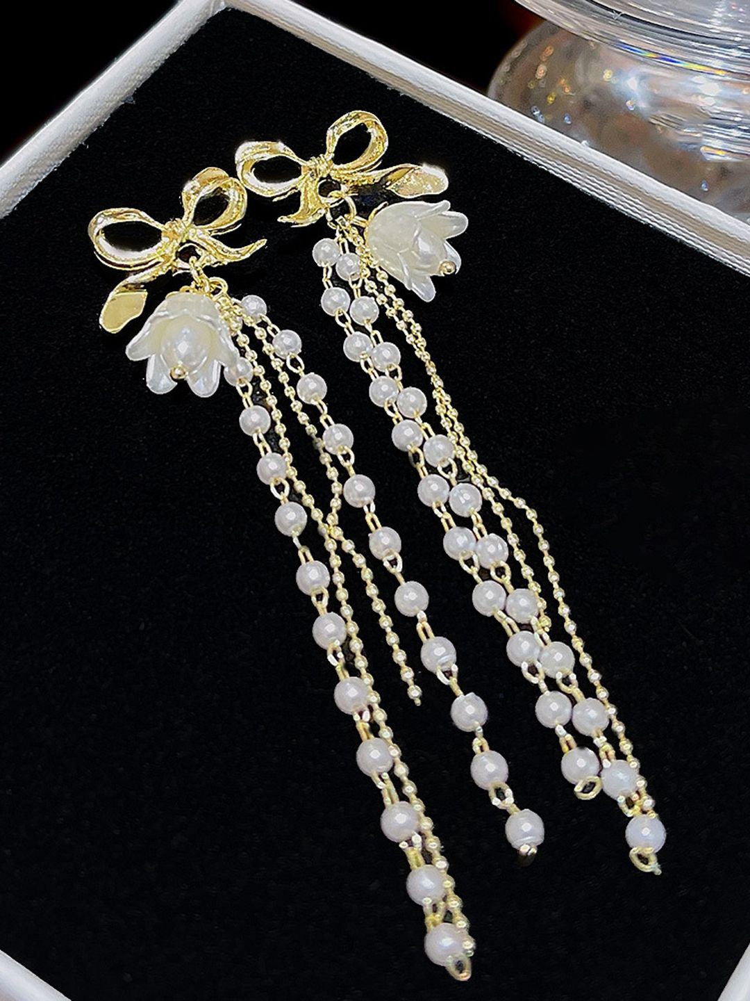 

FIMBUL Gold Plated Pearls Floral Drop Earrings