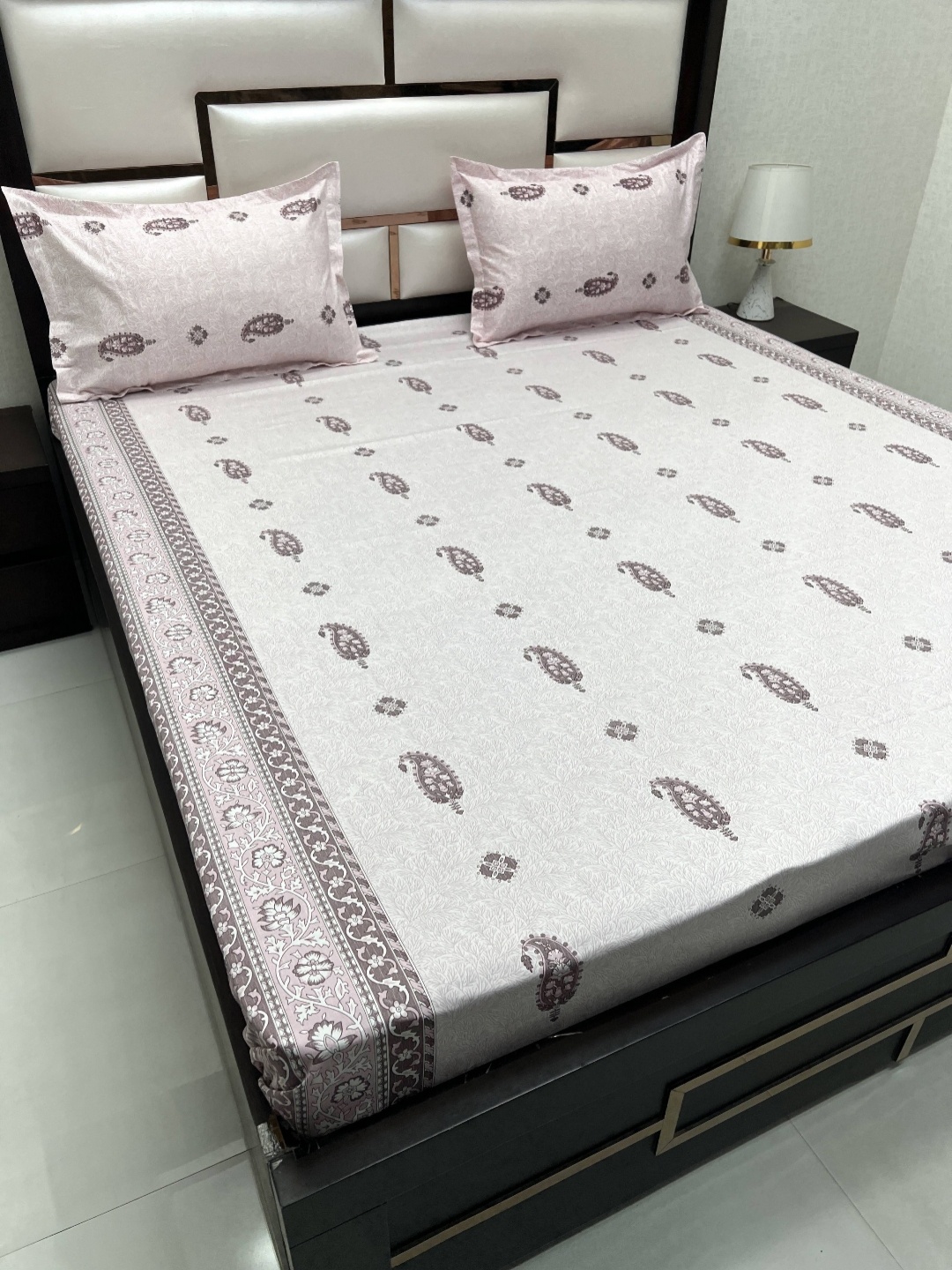 

Pure Decor Royal Passion Grey Ethnic Motifs 350 TC Queen Bedsheet with 2 Pillow Covers, Pink