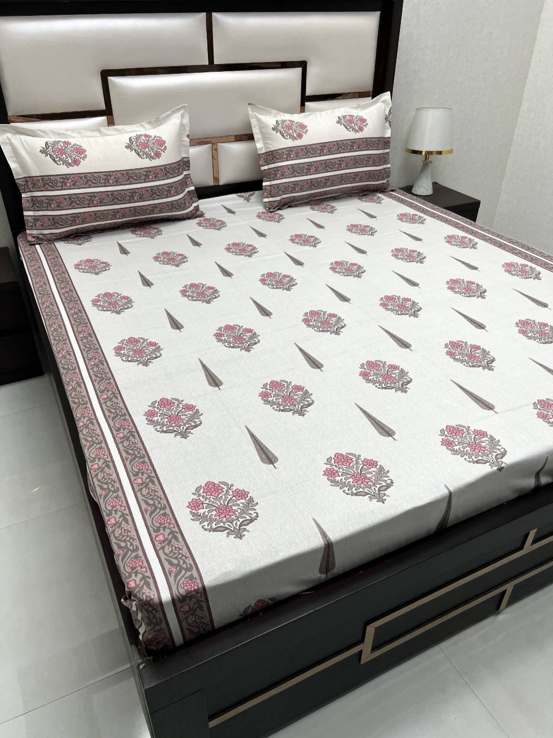 

Pure Decor Passion Pink & White Ethnic Motifs 350 TC Queen Bedsheet with 2 Pillow Covers