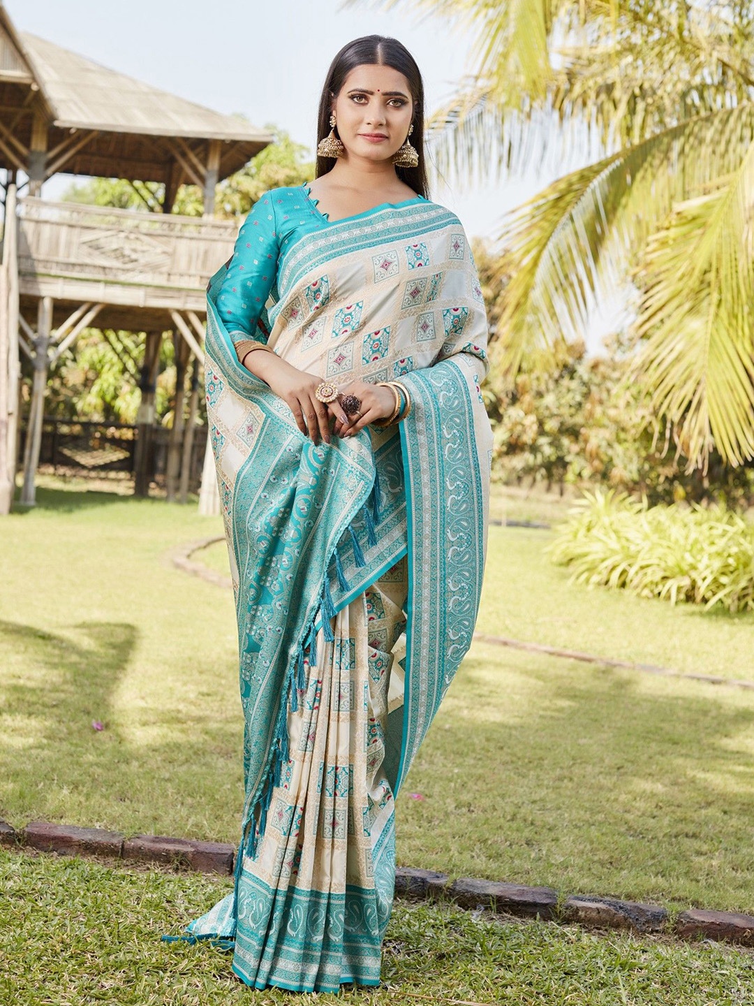 

Anaita Ethnic Motifs Zari Pure Silk Kanjeevaram Saree, Cream