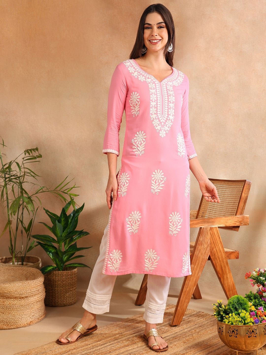 

AHIKA Women Embroidered Thread Work Kurta, Pink