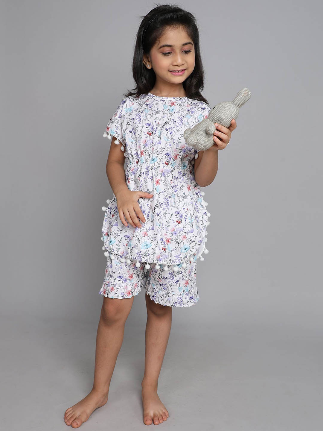 

Little Clothings Girls Printed Night suit, Cream