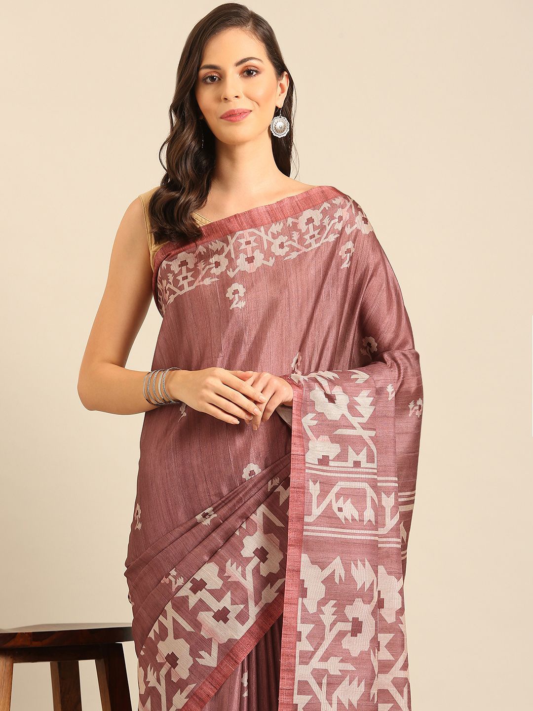 

Ishin Ethnic Motifs printed Saree with blouse piece, Burgundy