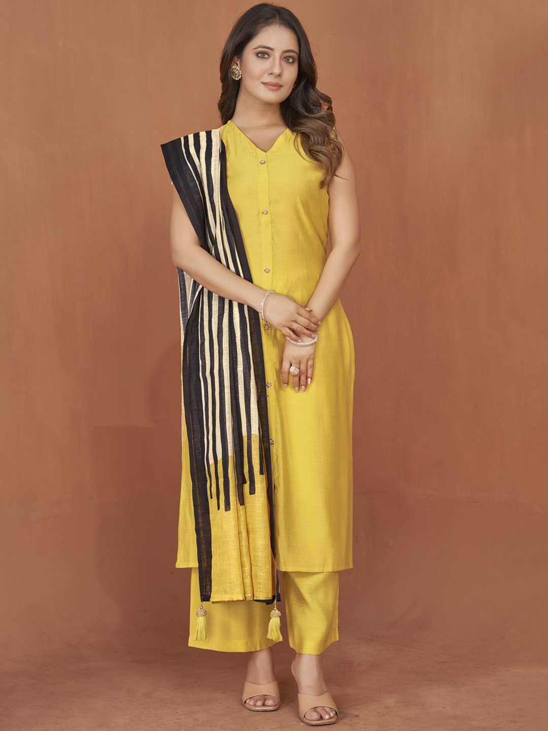 

STYLE SAMSARA V-Neck Regular Kurta With Trousers & Linen Printed Dupatta, Yellow