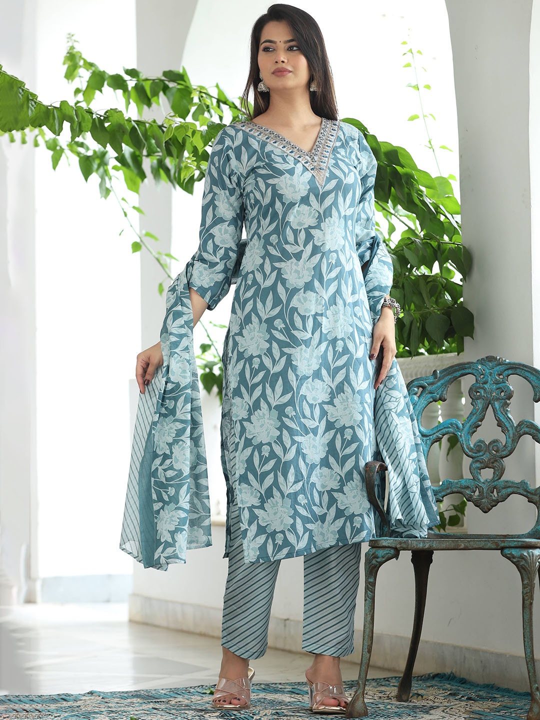 

G4Girl Floral Printed Thread Work Pure Cotton Straight Kurta With Trousers & Dupatta, Turquoise blue